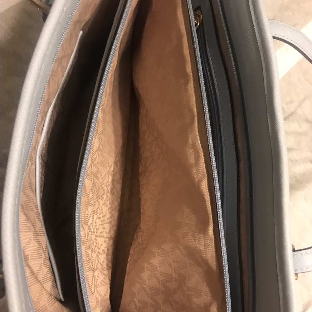 Pastel blue Michael Kors tote - Picture 5 of 6